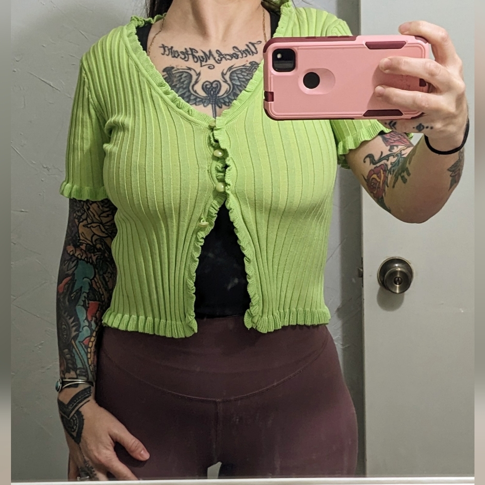 Gorgeous Knit Princess Polly Button Crop Top Ruffle Details Sz Small/Medium